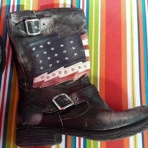 White Mountain distressed boots